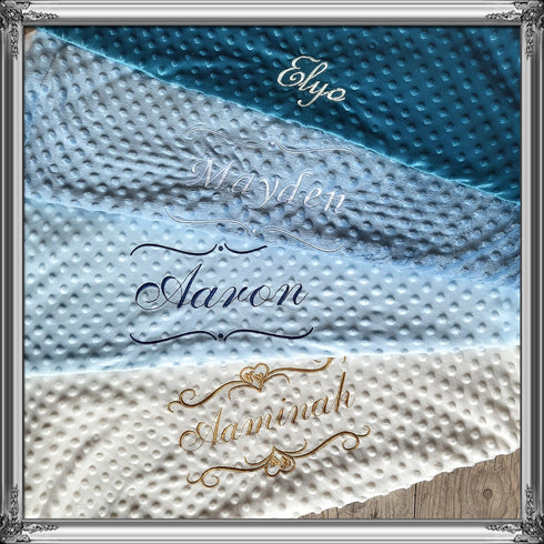 Couverture doublé en minky doux + coussin assortie personnalisé, brodée prénom et/ou ornement